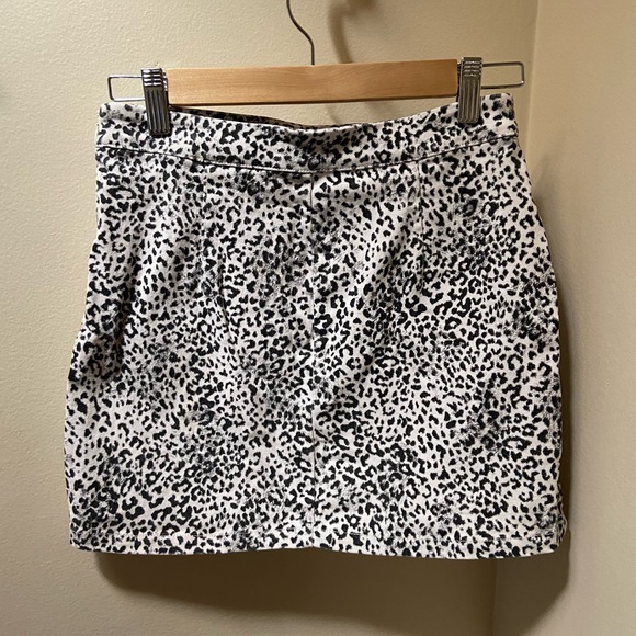 Forever 21 size small leopard print black and white skirt - Picture 4 of 5